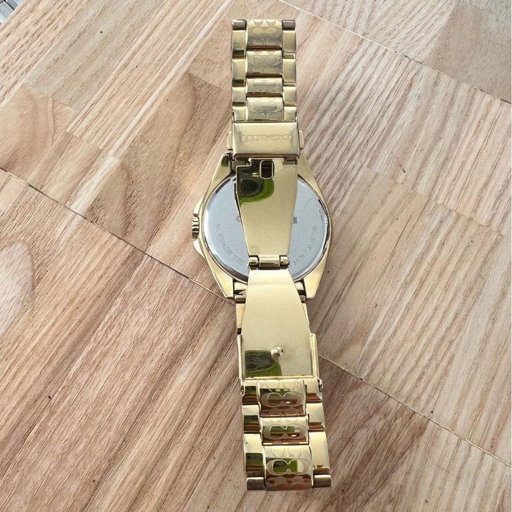 Coach New York ladies gold tone classic dress watch NEW BATTERY - Picture 8 of 14